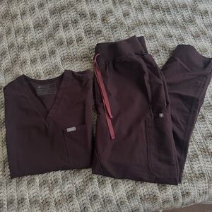 Figs Women's Espresso Scrub Set